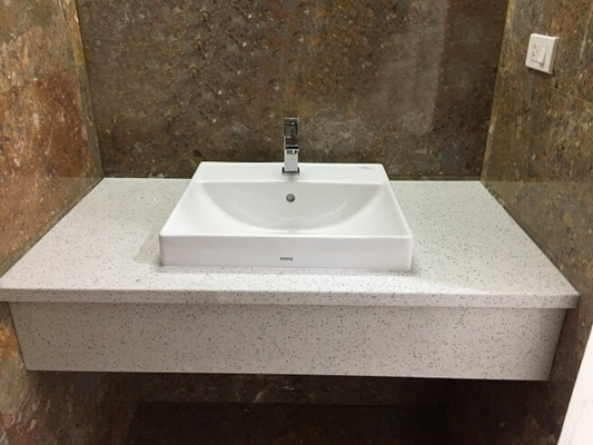 Lavabo treo tường tại Huế