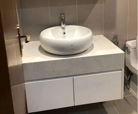 Lavabo treo tường tại Huế