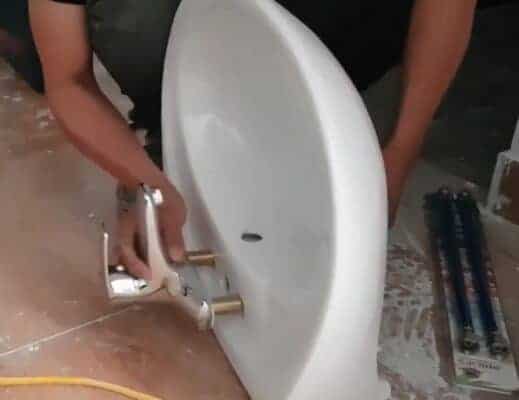 Thợ Lắp Lavabo Treo Tường - Cách Lắp Chậu Rửa Mặt Treo Tường